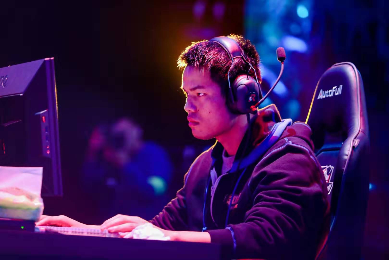 线作战中仍 线作战中仍